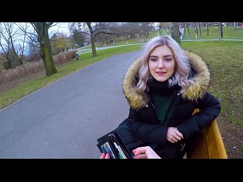❤️ Sluk 'n vreemdeling se warm kom vir geld - blowjob in the park deur Eva Elfie ️ Porno by ons ☑
